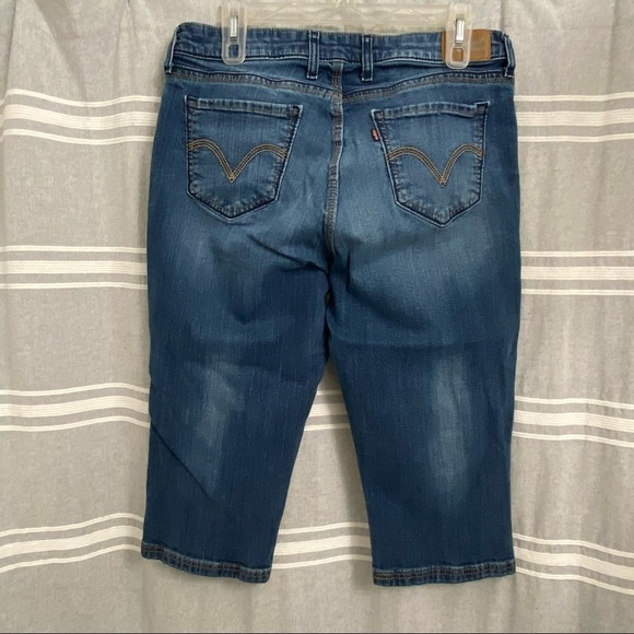 LEVI'S/ Red Tab Medium Wash Denim Capri Size 14 - Picture 1 of 13